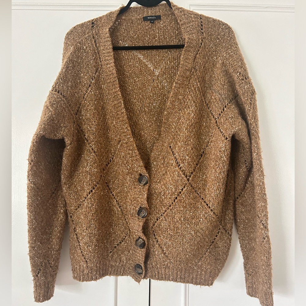 RW&CO caramel brown patterned button up knit sweater. Size L.